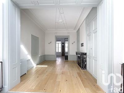 Maison - 242 m² - 8 pièces