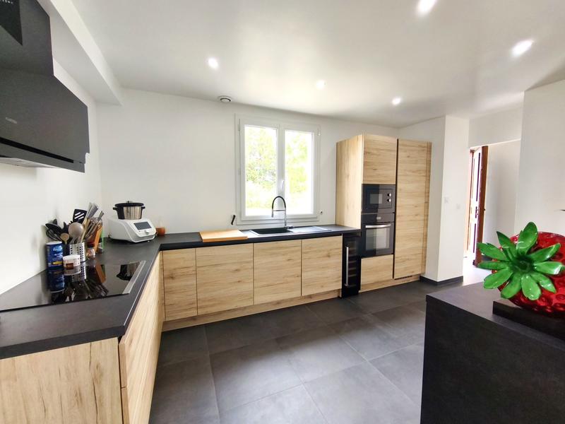 Maison traditionnelle - 170 m² - 9 pièces