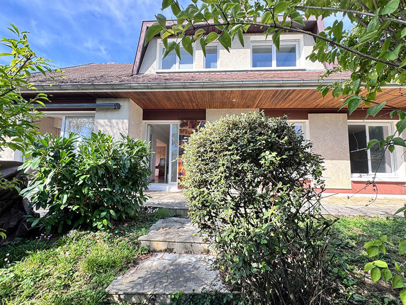 Maison - 198 m² - 9 pièces