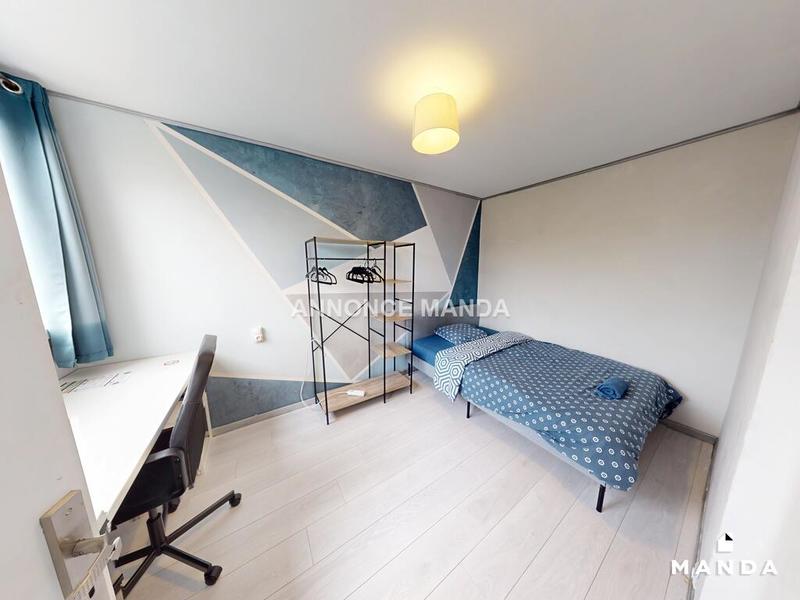 Chambre - 9 m² - 5 pièces