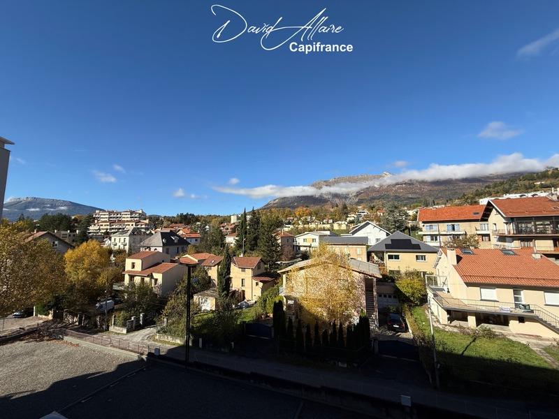 Appartement - 81 m² - 3 pièces