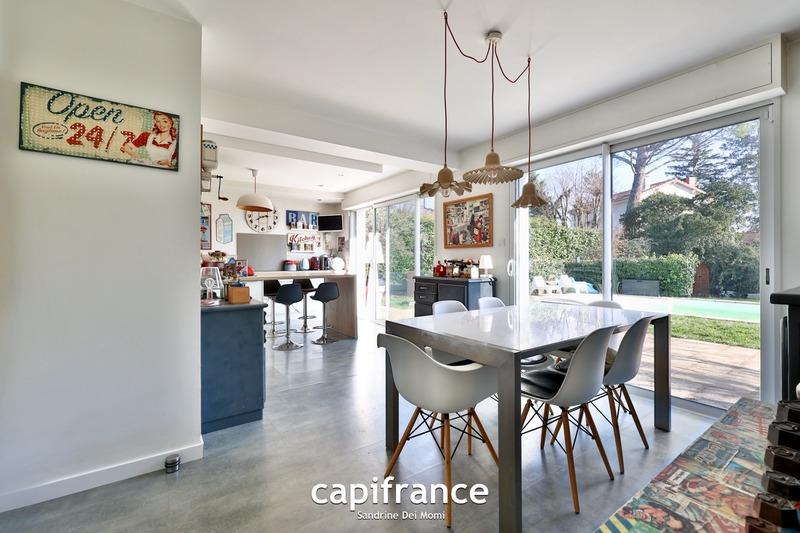 Maison - 157 m² - 8 pièces