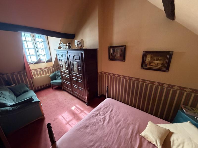 Maison - 242 m² - 7 pièces