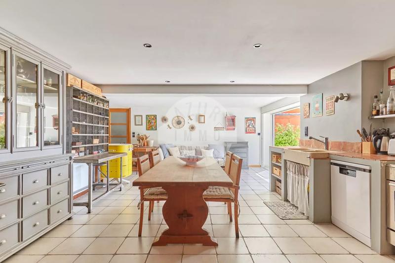 Maison - 350 m² - 6 pièces