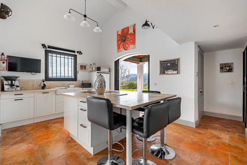 Villa - 252 m² - 8 pièces