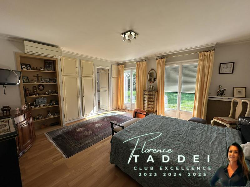 Maison - 210 m² - 7 pièces