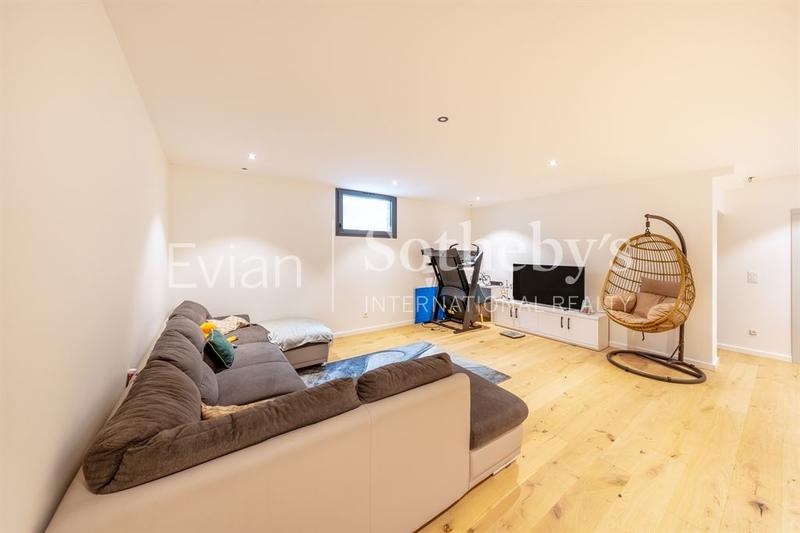 Maison - 270 m² - 7 pièces