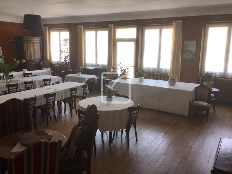 Maison - 397 m² - 17 pièces