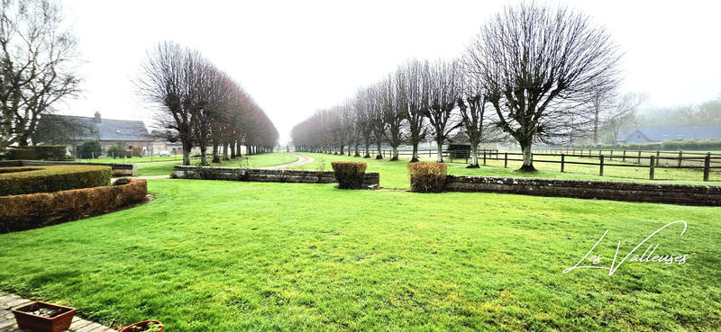 Maison - 300 m² - 8 pièces