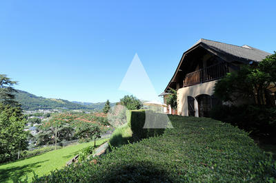 Maison - 168 m² - 9 pièces