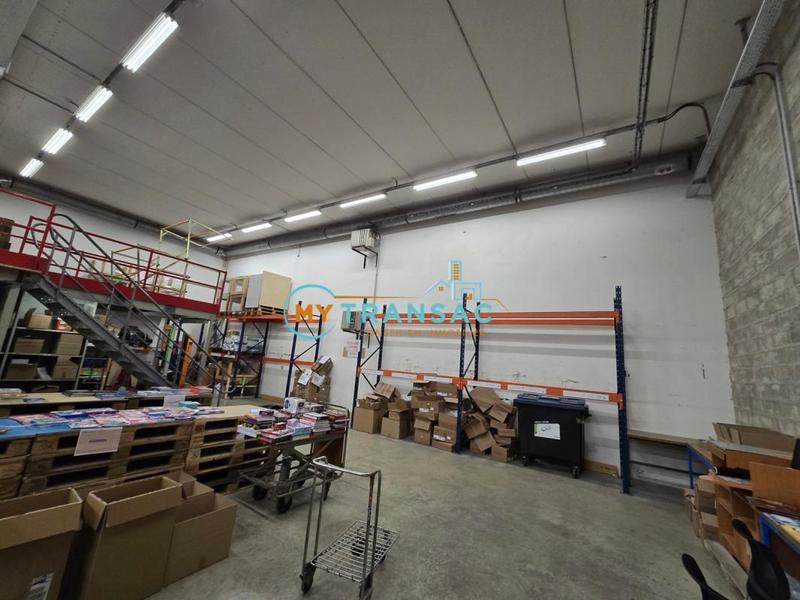 Local d'activité / Entrepôt - 2 457 m²