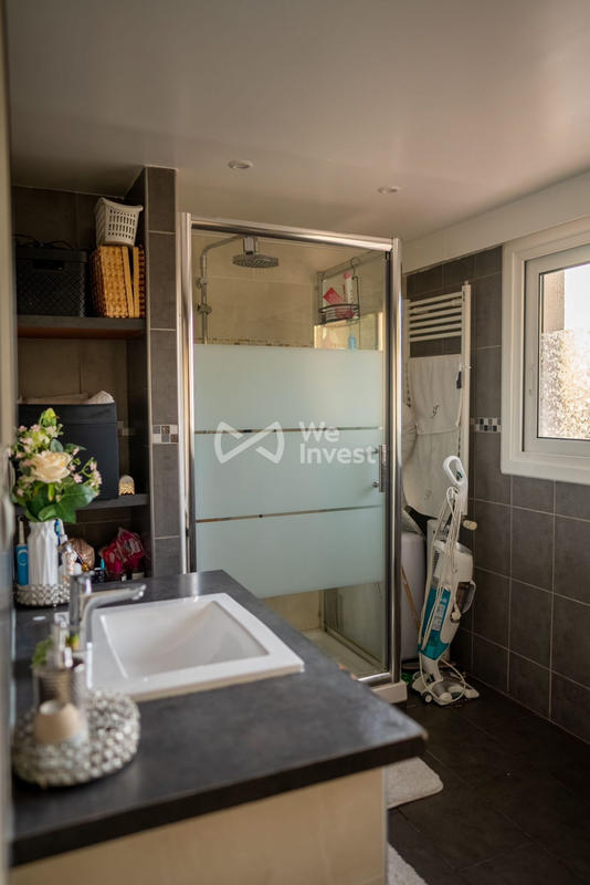 Maison traditionnelle - 237 m² - 10 pièces