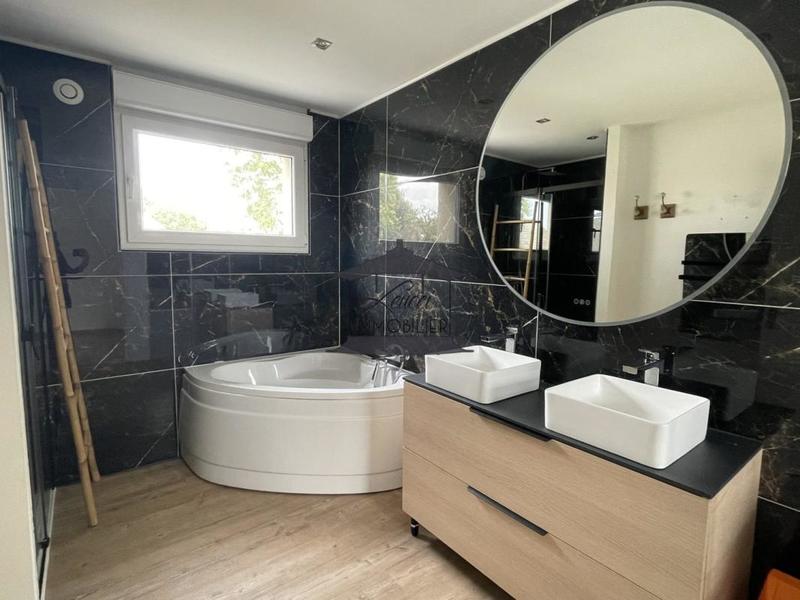 Maison - 203 m² - 3 pièces