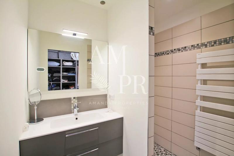 Villa - 233 m² - 7 pièces