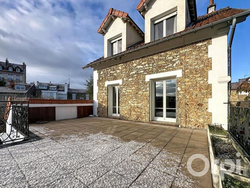 Maison - 217 m² - 7 pièces