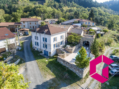 Maison - 306 m² - 14 pièces