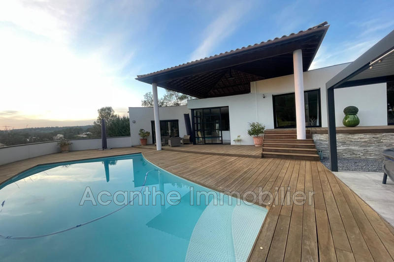 Villa - 220 m² - 6 pièces
