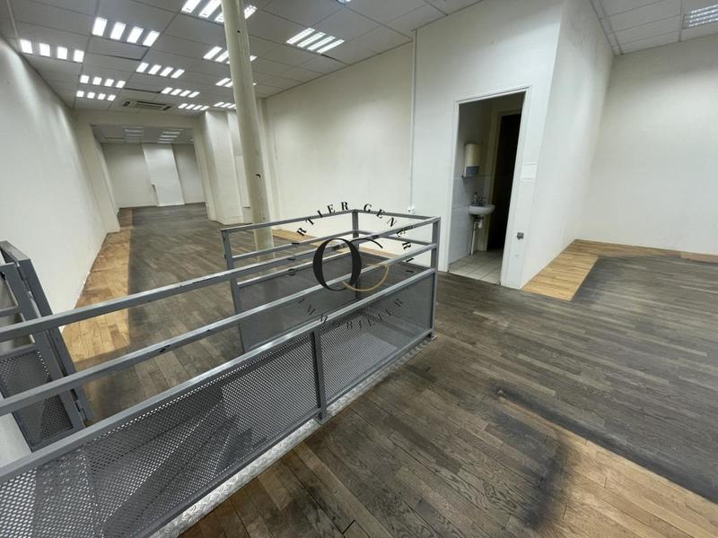 Local commercial - 128 m² - 3 pièces
