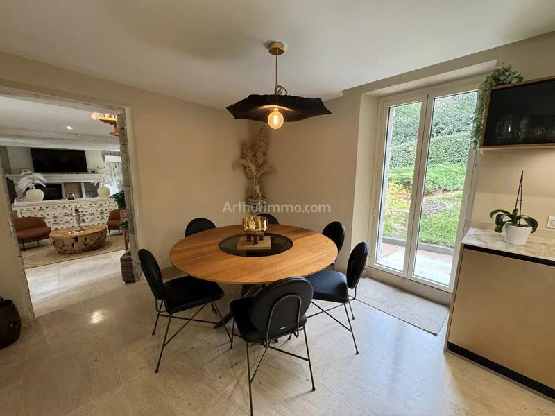 Maison - 230 m² - 8 pièces