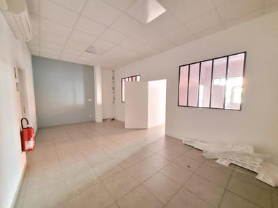 Local commercial - 92 m² - 2 pièces