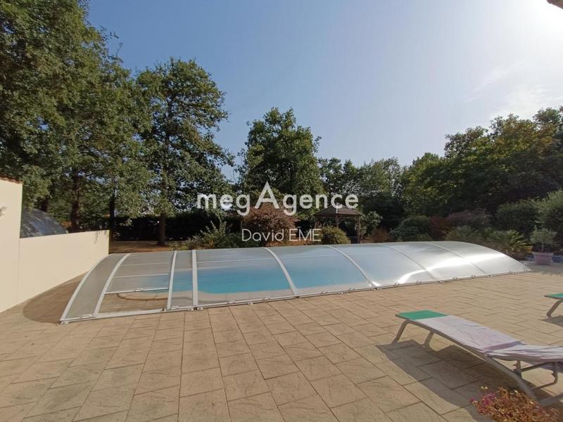 Maison traditionnelle - 192 m² - 9 pièces