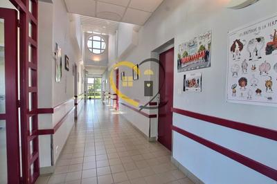 Local commercial - 185 m² - 10 pièces