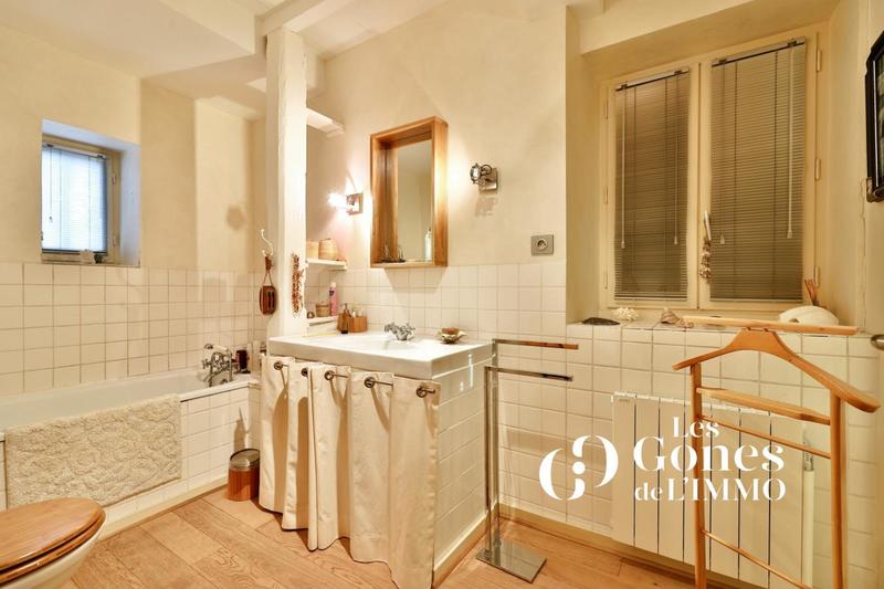 Maison - 220 m² - 7 pièces