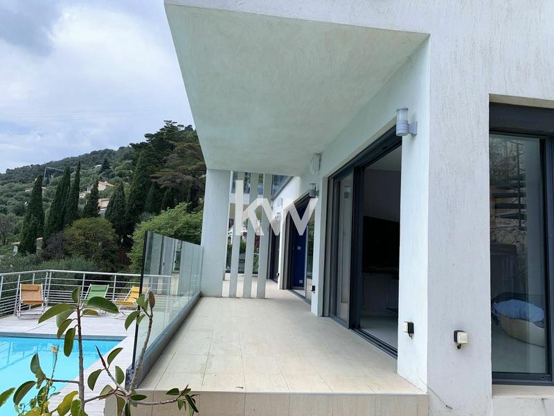 Maison - 216 m² - 6 pièces