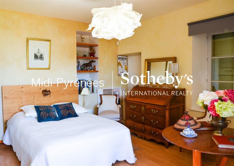 Maison - 430 m² - 9 pièces