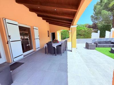 Maison - 245 m² - 5 pièces