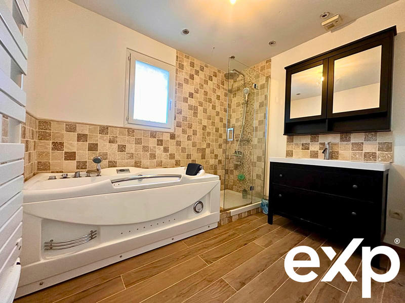 Maison - 170 m² - 9 pièces