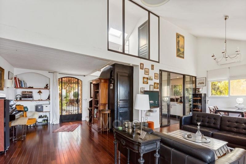 Propriété - 350 m² - 9 pièces