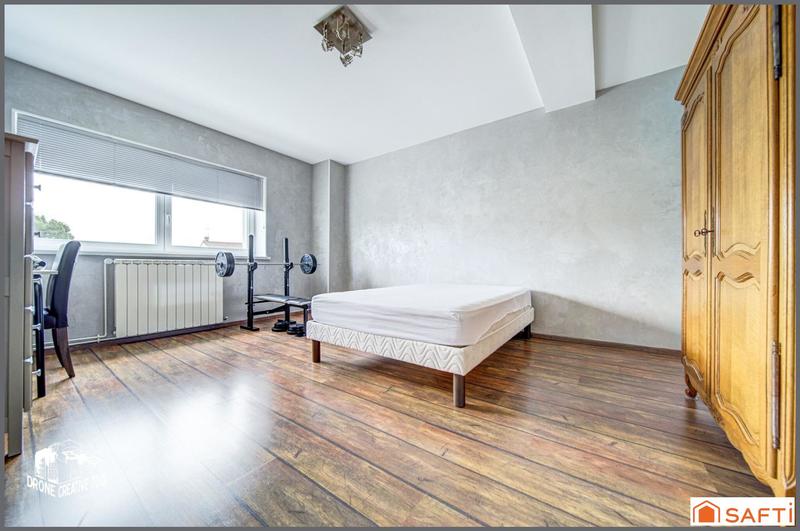 Maison - 221 m² - 7 pièces