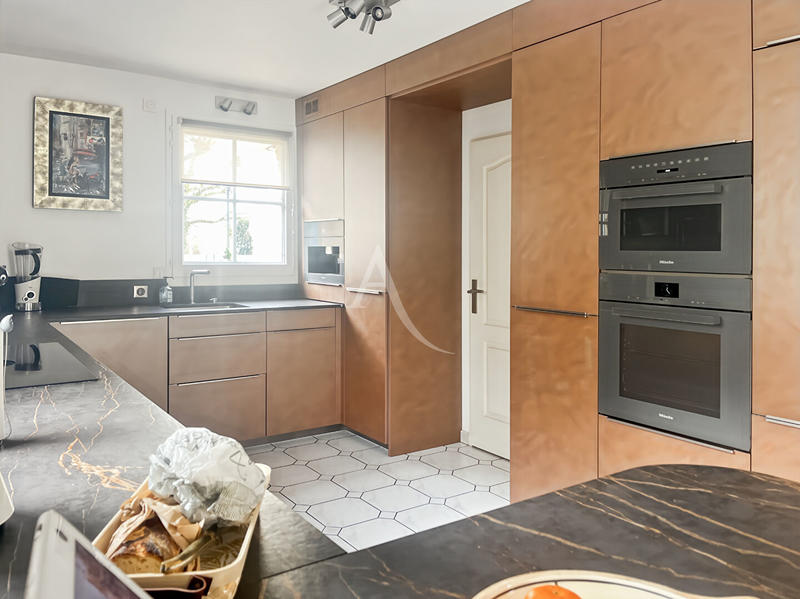 Maison - 214 m² - 7 pièces