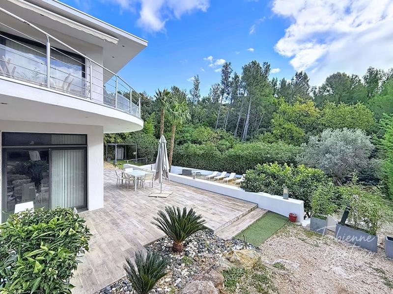 Maison - 240 m² - 7 pièces