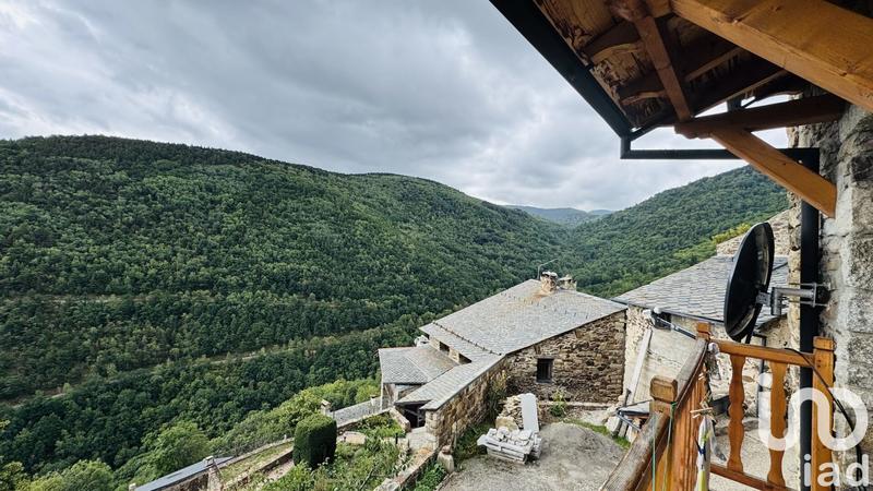 Maison - 303 m² - 4 pièces