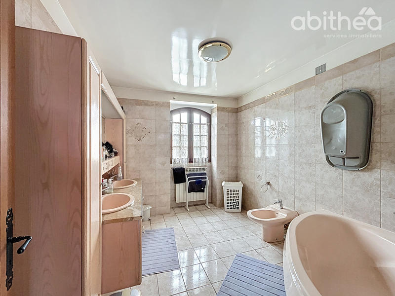 Maison - 137 m² - 6 pièces