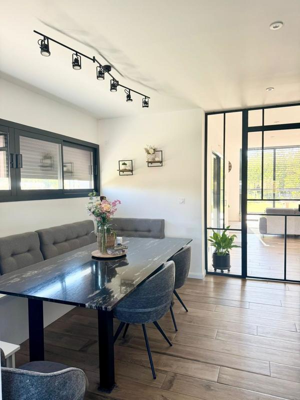 Maison - 210 m² - 7 pièces