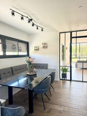 Maison - 210 m² - 7 pièces