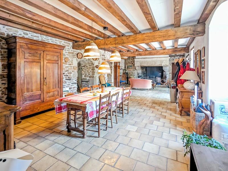 Maison - 253 m² - 8 pièces