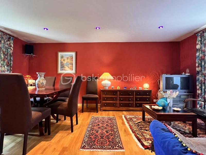 Maison - 225 m² - 8 pièces