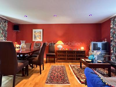 Maison - 225 m² - 8 pièces