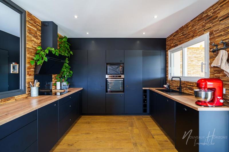 Maison - 182 m² - 7 pièces