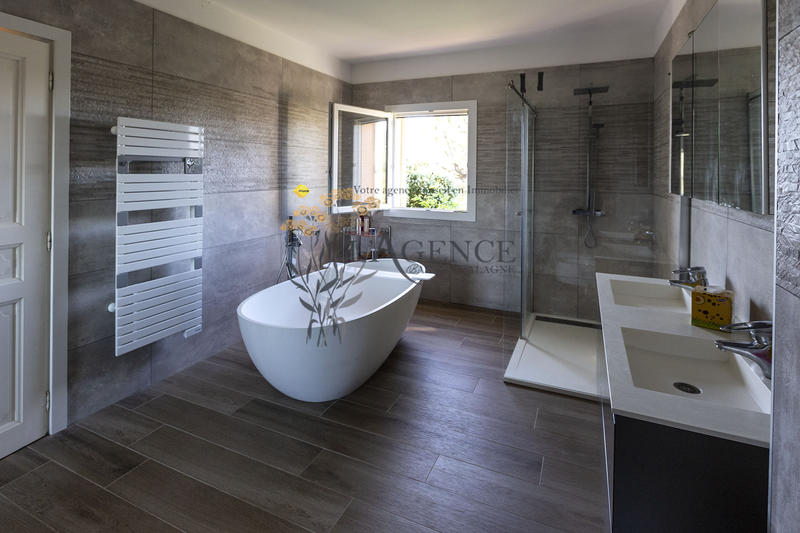 Maison - 465 m² - 14 pièces