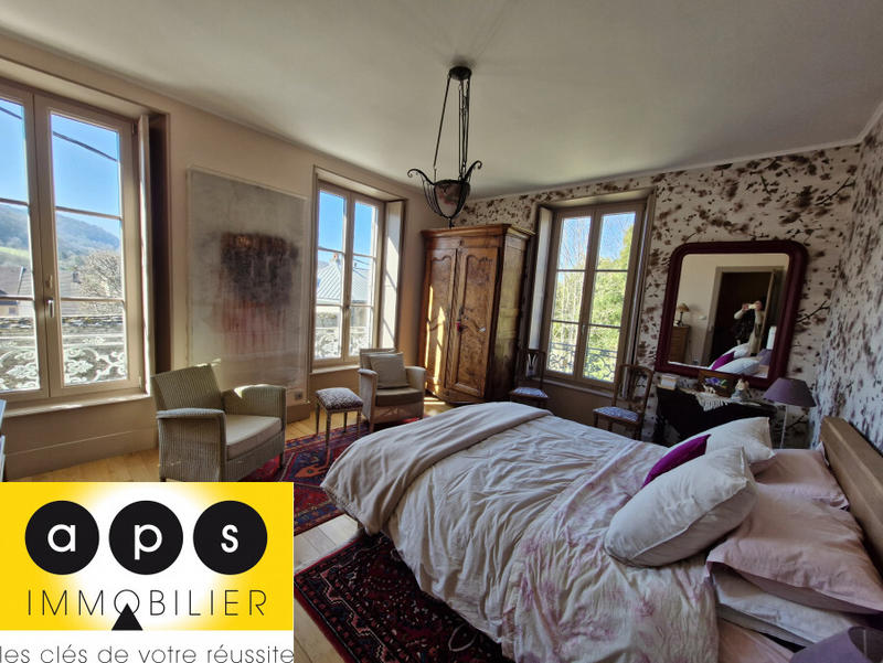 Maison - 200 m² - 8 pièces