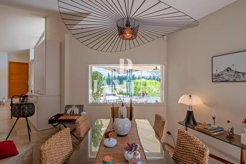 Maison - 275 m² - 6 pièces