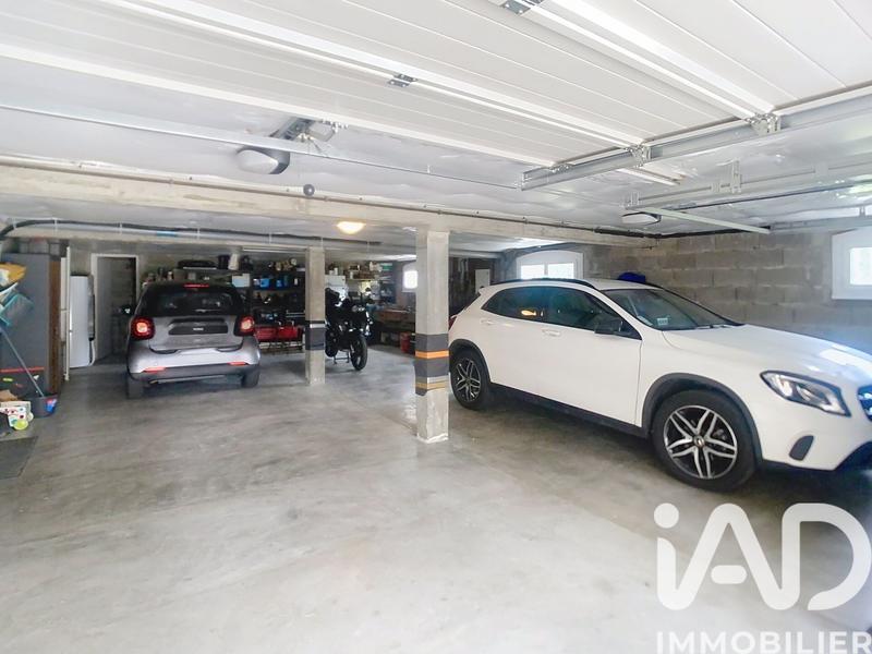 Maison - 238 m² - 8 pièces