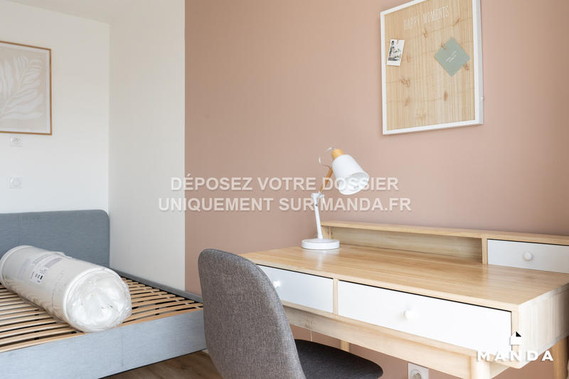 Chambre - 11 m² - 6 pièces