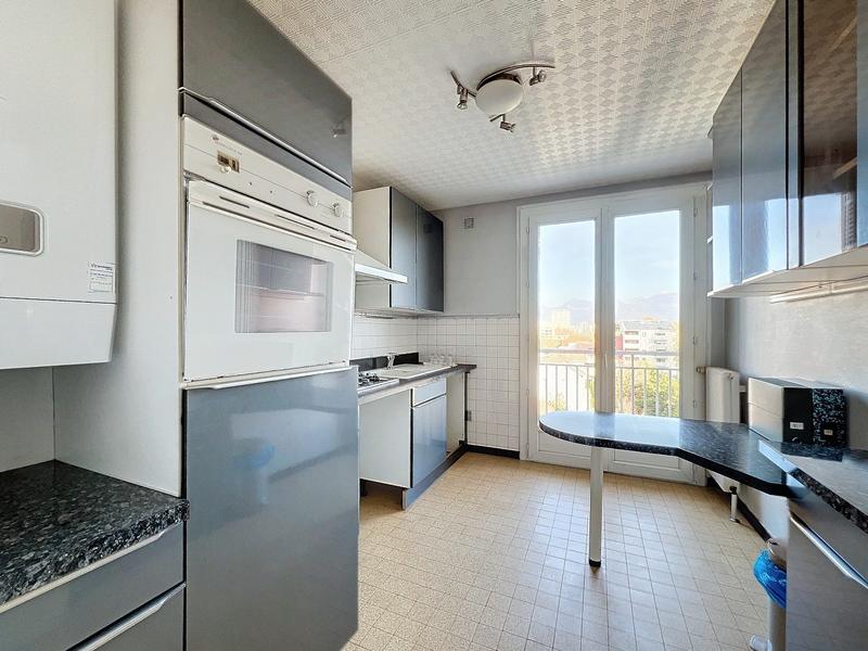 Appartement - 98 m² - 5 pièces