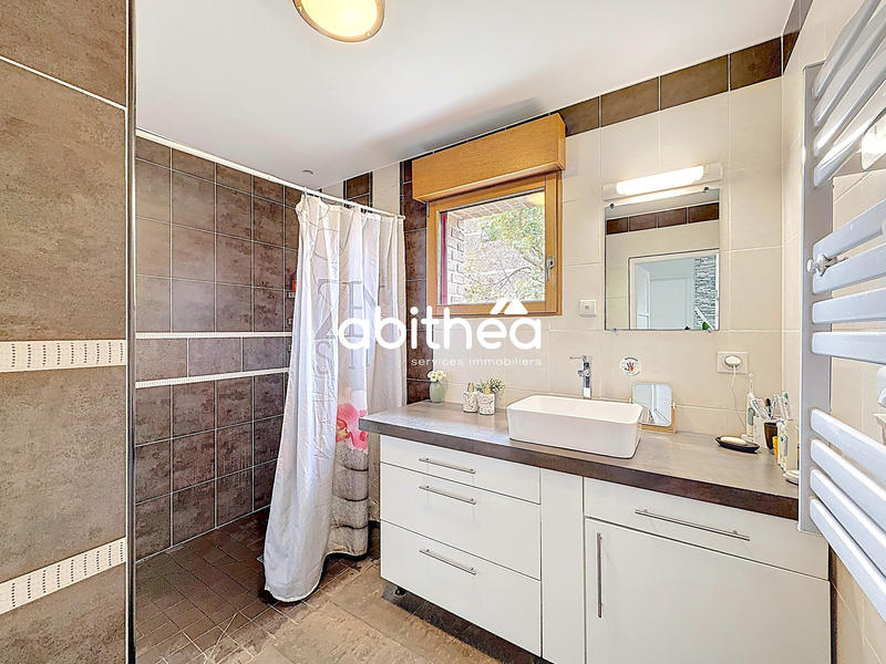 Maison - 200 m² - 9 pièces